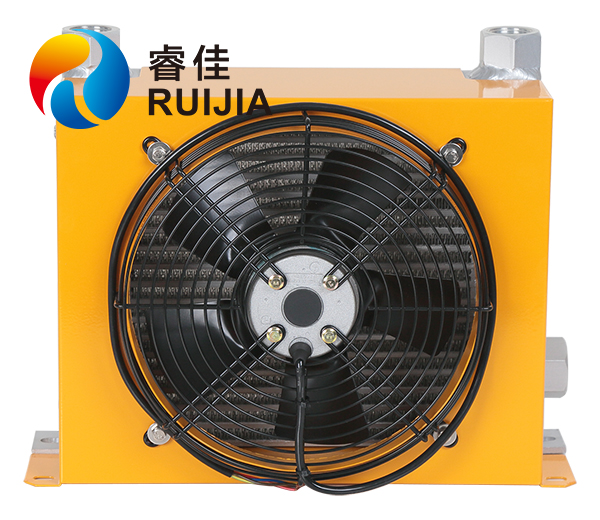 移動(dòng)垃圾壓縮站風(fēng)冷式油冷卻器選型